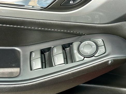 Used 2022 Chevrolet Traverse LT image 26