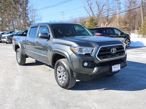 Used 2017 Toyota Tacoma SR5 w/ Tow Package image 1