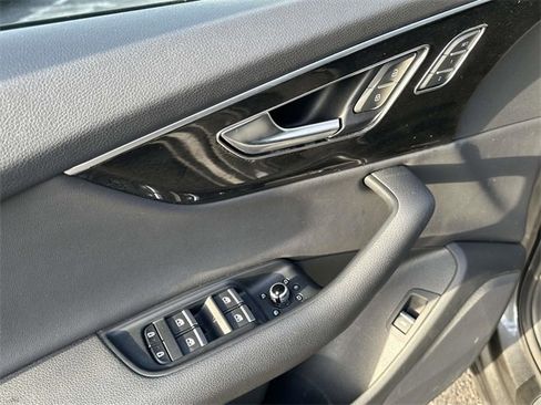 Used 2023 Audi Q7 2.0T Premium w/ Convenience Package image 19