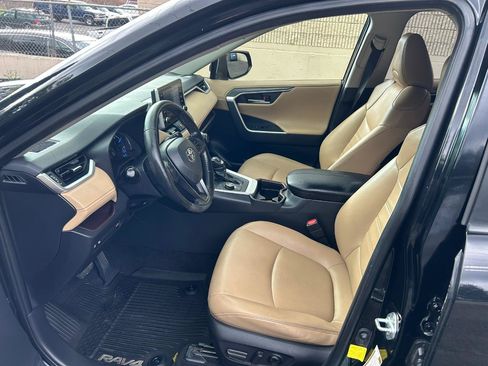 Used 2019 Toyota RAV4 Limited AWD/4WD image 9