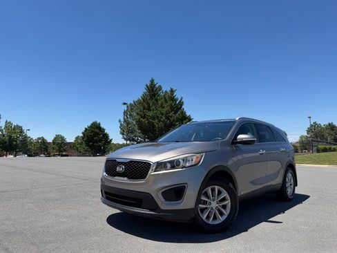 Used 2016 Kia Sorento AWD image 1
