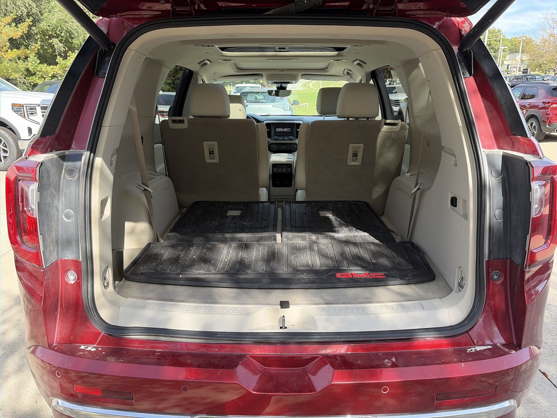 Used 2021 GMC Acadia Denali w/ Denali Technology Package AWD/4WD image 28