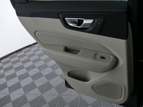 Used 2019 Volvo XC60 T6 Momentum w/ Premium Package image 26