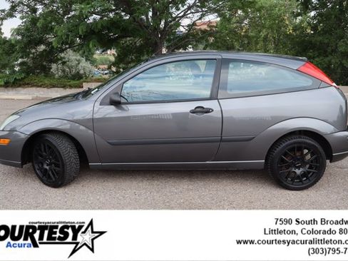 Used 2003 Ford Focus ZX3 Hatchback FWD image 3
