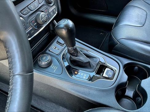 Used 2023 Jeep Cherokee Altitude Lux image 15