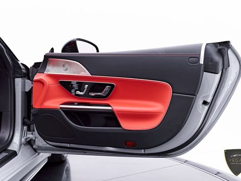 Used 2025 Mercedes-Benz SL 43 AMG w/ Driver Assistance Package image 43