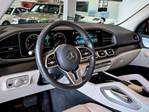 Used 2020 Mercedes-Benz GLE 350 4MATIC w/ Premium Package image 9
