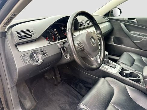 Used 2010 Volkswagen Passat Komfort image 10