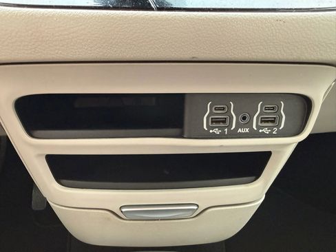 Used 2021 Chrysler Pacifica Touring-L FWD image 24