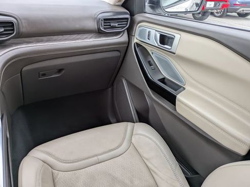 Certified 2023 Ford Explorer Platinum w/ Technology Package image 17