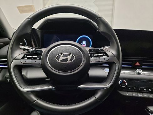 Used 2025 Hyundai Elantra SEL FWD image 22