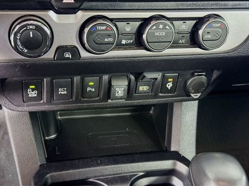 Used 2023 Toyota Tacoma Limited AWD/4WD image 22