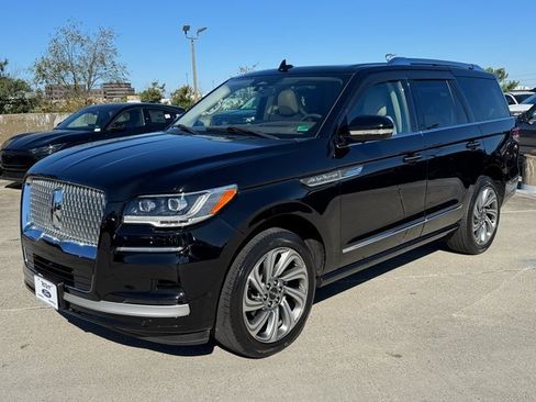 Used 2022 Lincoln Navigator Reserve image 12