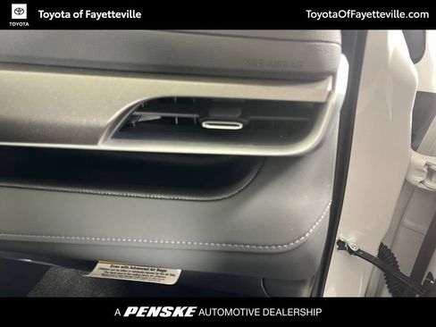 Used 2026 Toyota Highlander XLE AWD/4WD image 11
