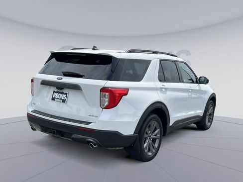 Used 2021 Ford Explorer XLT w/ Equipment Group 202A AWD/4WD image 16