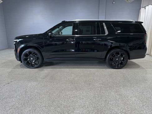 Used 2025 Chevrolet Suburban High Country AWD/4WD image 5