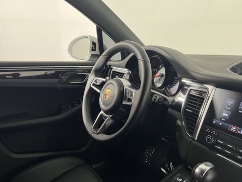 Certified 2018 Porsche Macan S AWD/4WD image 12