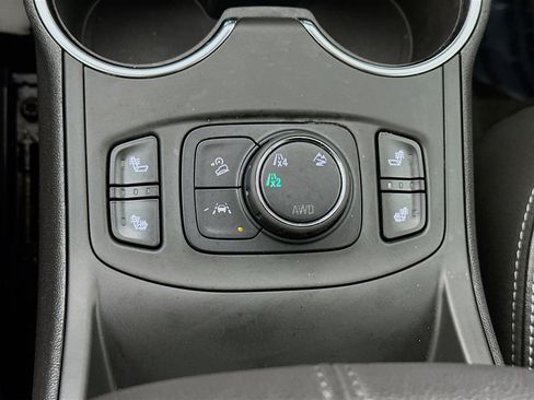 Used 2024 GMC Terrain SLT image 18