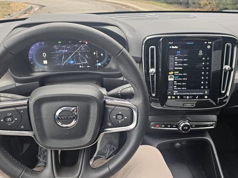 Used 2023 Volvo XC40 B5 Ultimate w/ Climate Package image 20