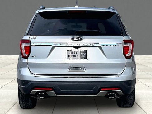 Used 2018 Ford Explorer XLT w/ Equipment Group 201A FWD image 4