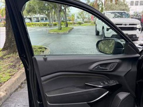 Used 2025 Chevrolet Trax LT FWD image 13