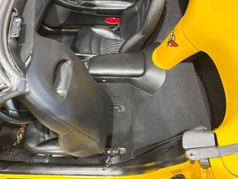 Used 2004 Chevrolet Corvette Convertible w/ Preferred Equipment Group RWD image 95