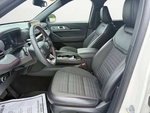 Used 2025 Ford Explorer ST-Line AWD/4WD image 9