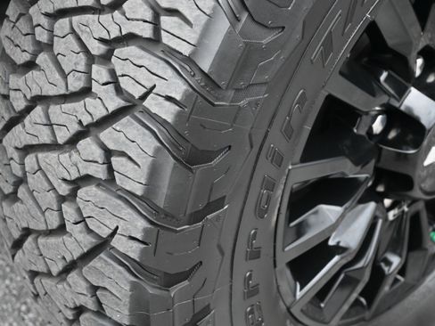 Used 2023 Chevrolet Silverado 2500 LTZ w/ LTZ Plus Package image 14