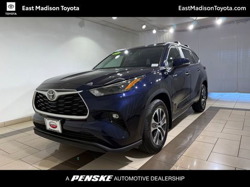 Used 2023 Toyota Highlander XLE AWD/4WD image 1