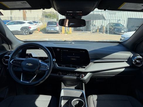 Used 2025 Chevrolet Equinox LT image 32