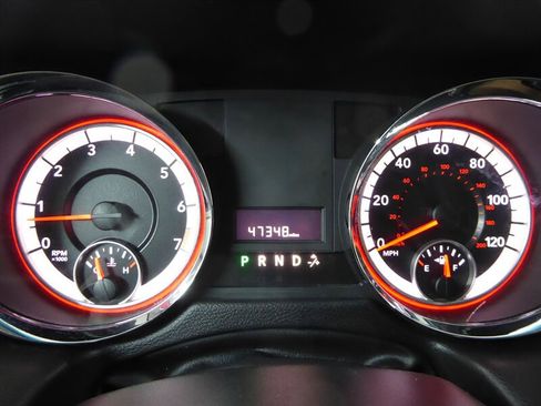 Used 2016 Dodge Grand Caravan SXT image 12