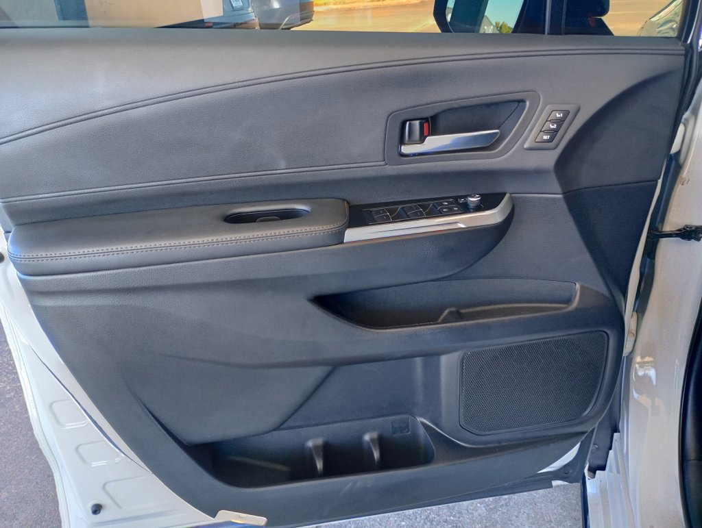 Used 2026 Toyota Sienna Platinum AWD/4WD image 13