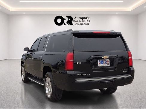 Used 2017 Chevrolet Suburban Premier RWD image 4