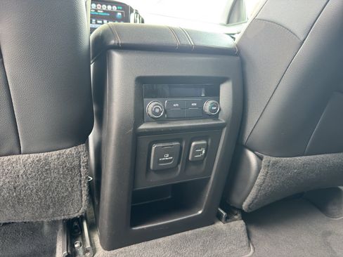 Used 2019 Chevrolet Traverse RS FWD image 21