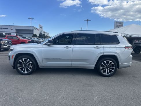 Used 2021 Jeep Grand Cherokee L Overland w/ Luxury Tech Group IV AWD/4WD image 3