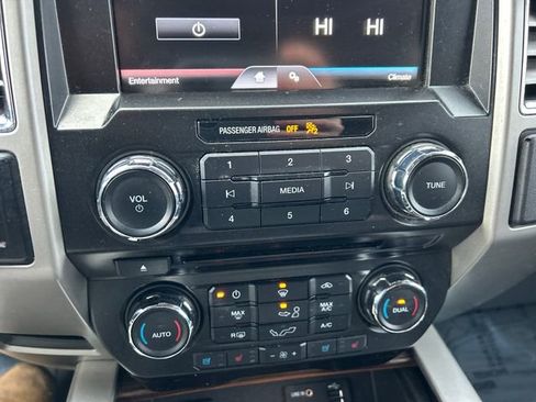 Used 2015 Ford F150 Lariat image 24