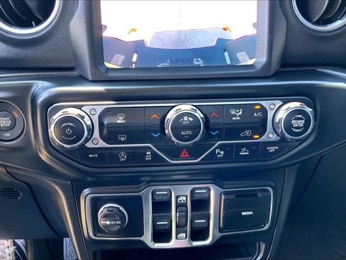 Used 2020 Jeep Gladiator Overland AWD/4WD image 35