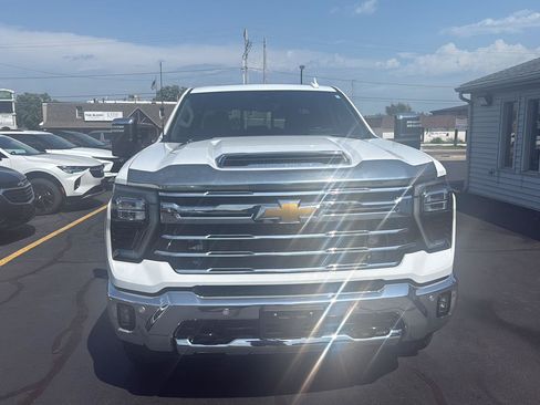 Used 2024 Chevrolet Silverado 2500 LTZ w/ LTZ Premium Package AWD/4WD image 2