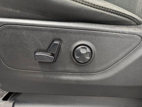 Used 2020 RAM 1500 Big Horn RWD image 11