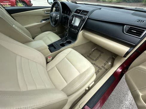 Used 2017 Toyota Camry XLE FWD image 19