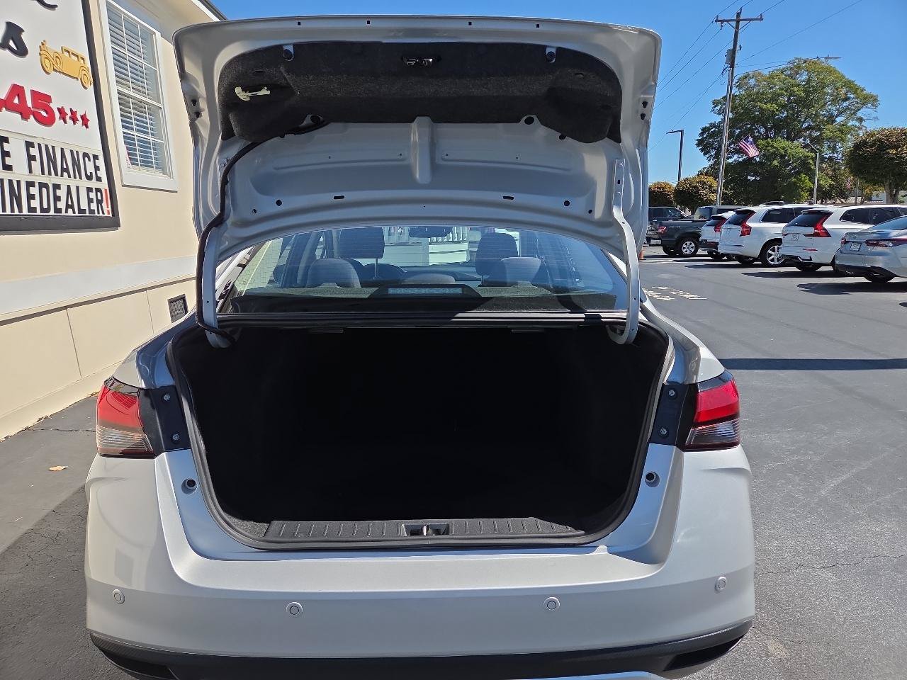Used 2024 Nissan Versa SV FWD image 7