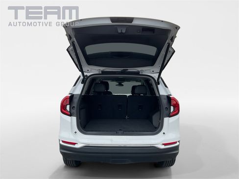 Used 2024 GMC Terrain SLT image 13