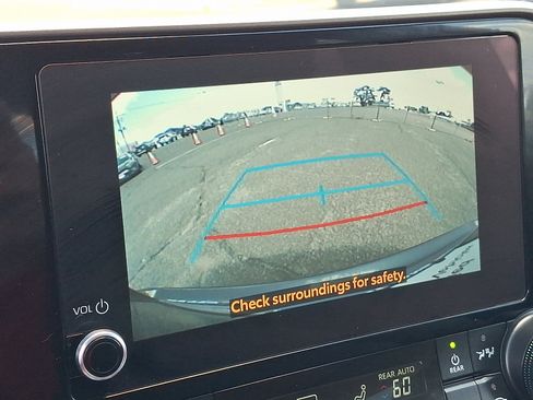 Used 2025 Toyota Highlander LE AWD/4WD image 18