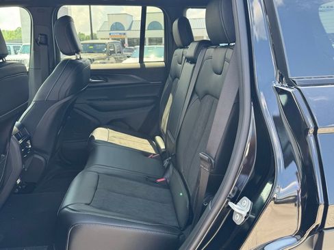 New 2025 Jeep Grand Cherokee 4WD image 12