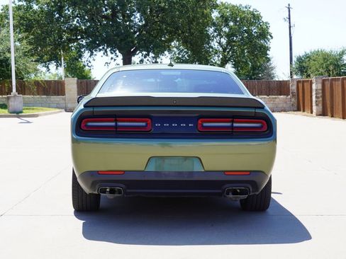 Used 2018 Dodge Challenger SXT Plus RWD image 7