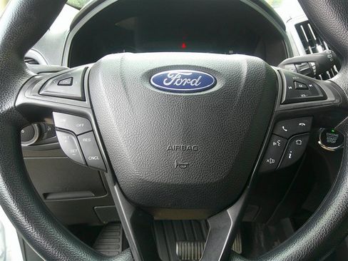 Used 2020 Ford Edge SE FWD image 11