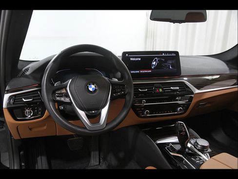 Used 2023 BMW 530i xDrive w/ Premium Package AWD/4WD image 6