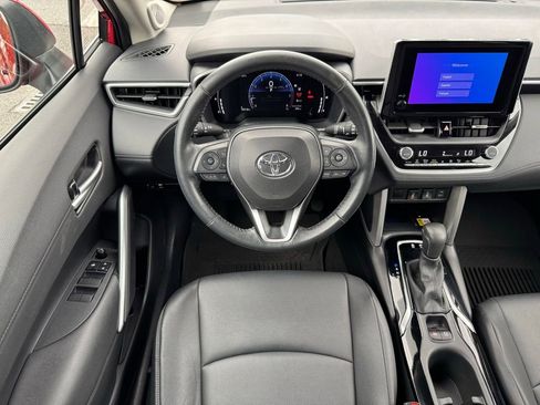 Used 2023 Toyota Corolla Cross XLE w/ Convenience Package FWD image 23