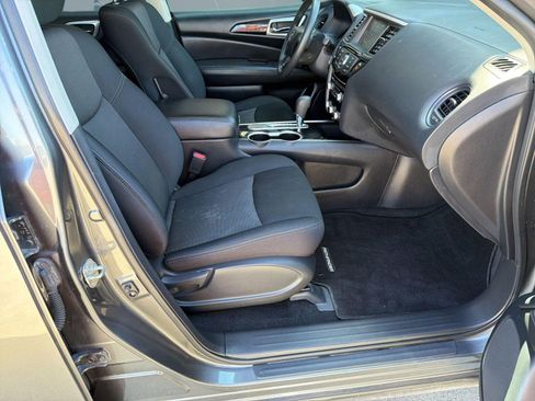 Used 2020 Nissan Pathfinder S image 29