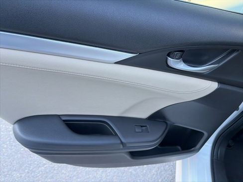 Used 2020 Honda Civic Touring image 12